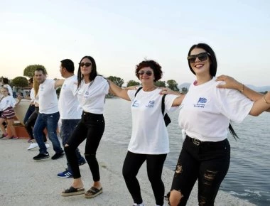 Αργολίδα: Εκατοντάδες χόρεψαν χασαποσέρβικο για να μπουν στο βιβλίο Γκίνες (φωτό)